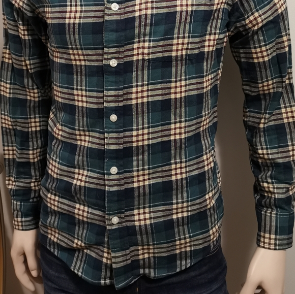 🎁 Old Navy Men's Flannel Slim Fit Shirt S Holiday - Picture 3 of 4